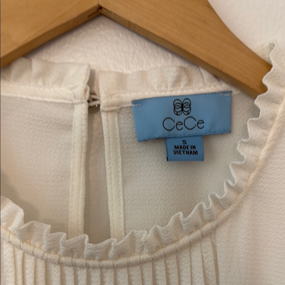 NEW CeCe Pin-Tuck Smocked Cuff Blouse Ruffle Neck Cream - Picture 4 of 7